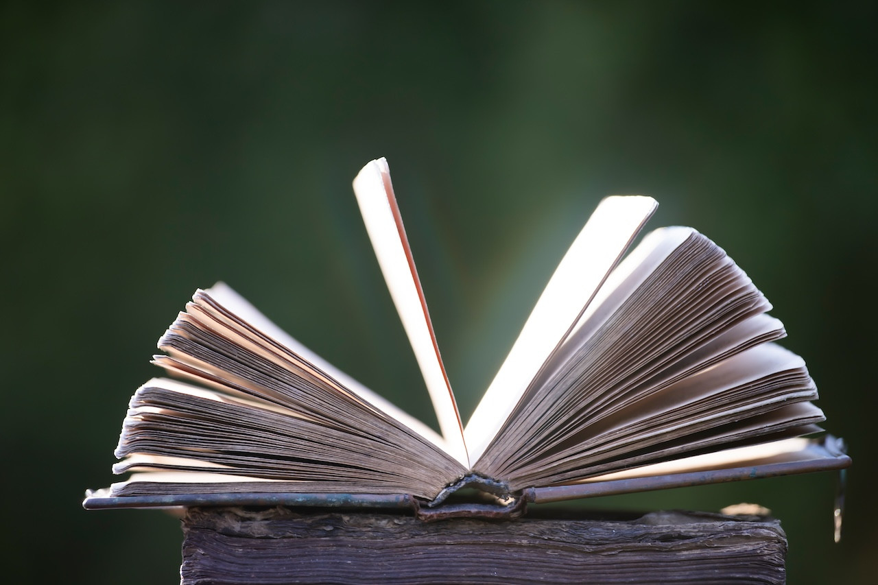 인생 2막의 서사: 추억의 기록으로 남기는 자서전의 가치